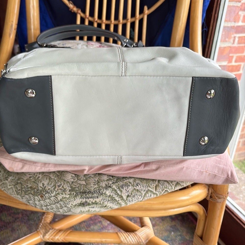 Coach F14673  Soho gallery Tote vintage  shoulder bag   Leather white/ deep gray - Picture 13 of 17